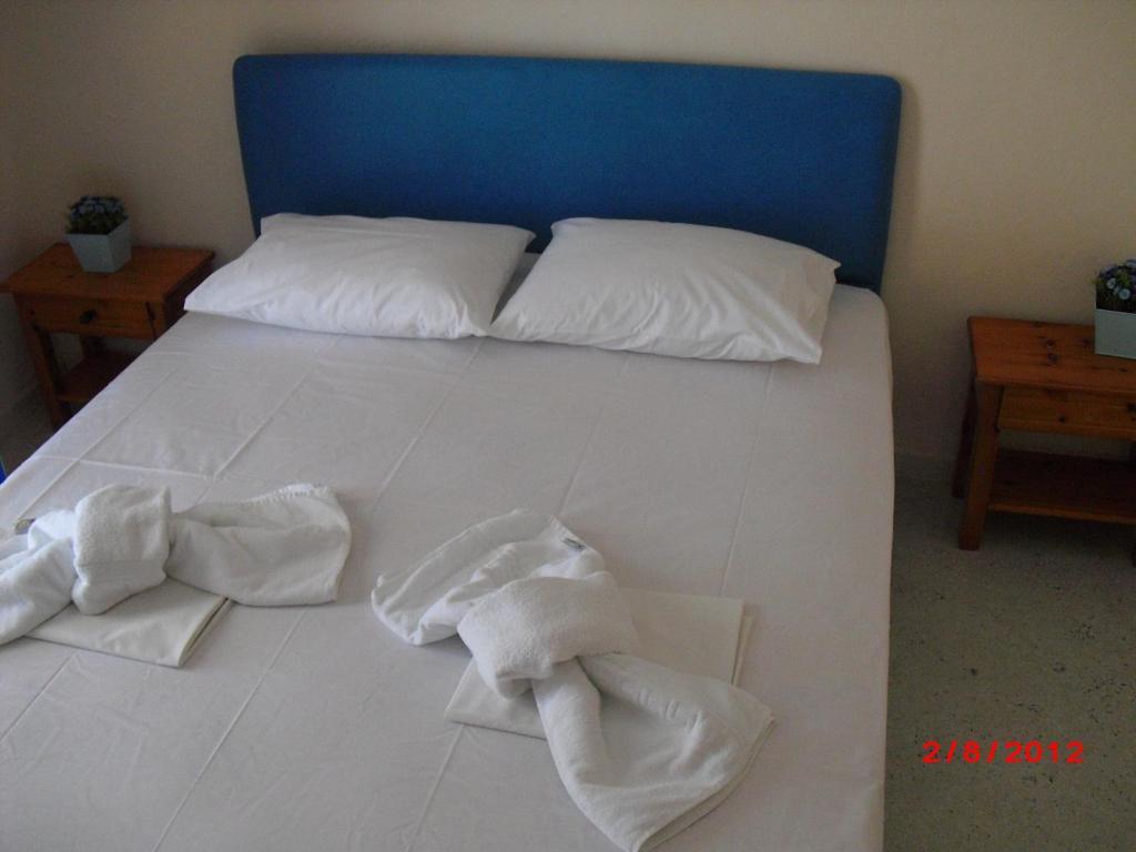 Kangaroo Hotel Mola Kalyva Habitación foto