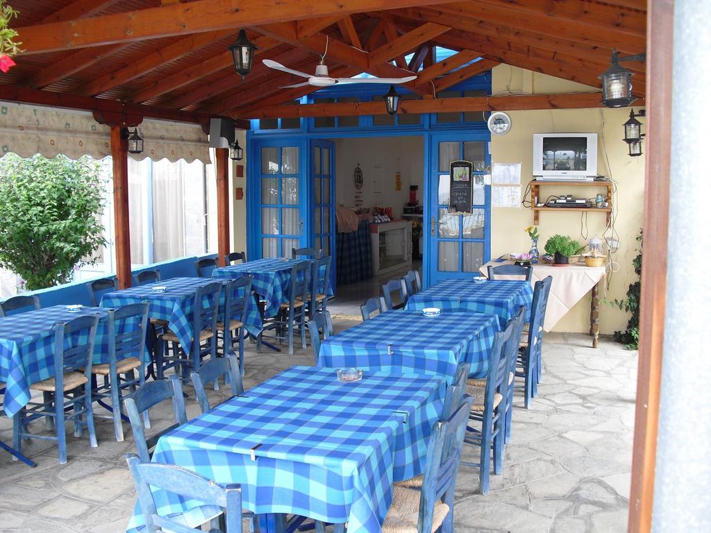 Kangaroo Hotel Mola Kalyva Exterior foto
