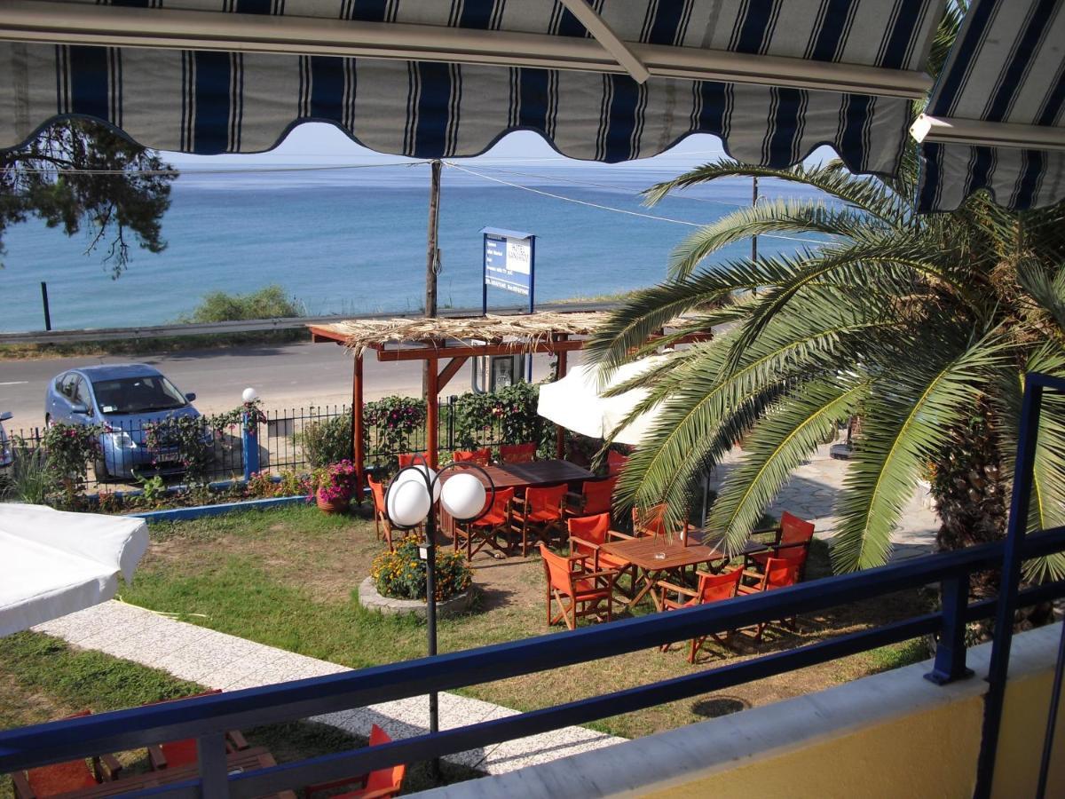 Kangaroo Hotel Mola Kalyva Habitación foto